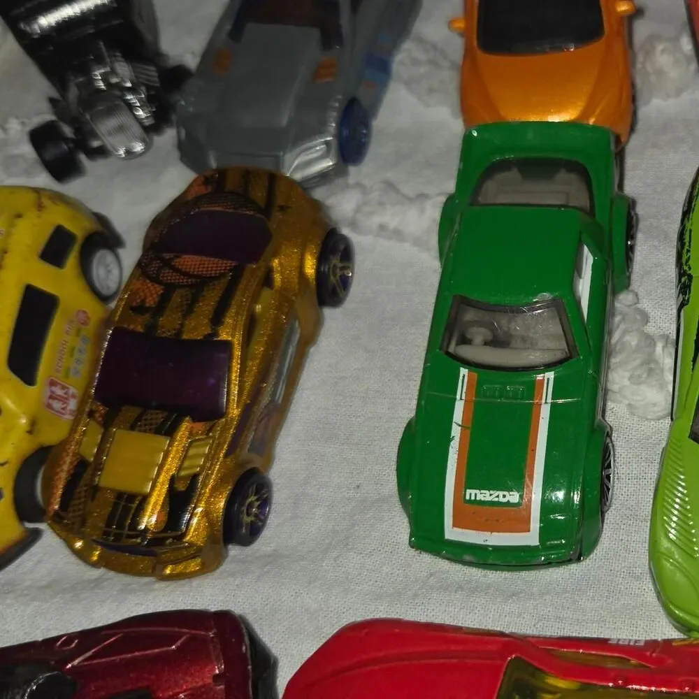 Vintage & Modern Diecast Car Lot Lot of 14 Hot Wheels Matchbox collectors